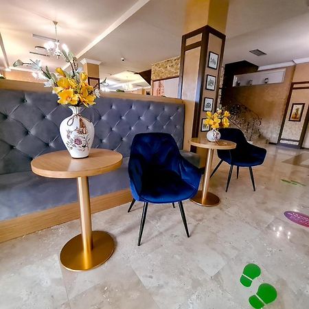 Hotel Yarus Plus Ploieşti Extérieur photo
