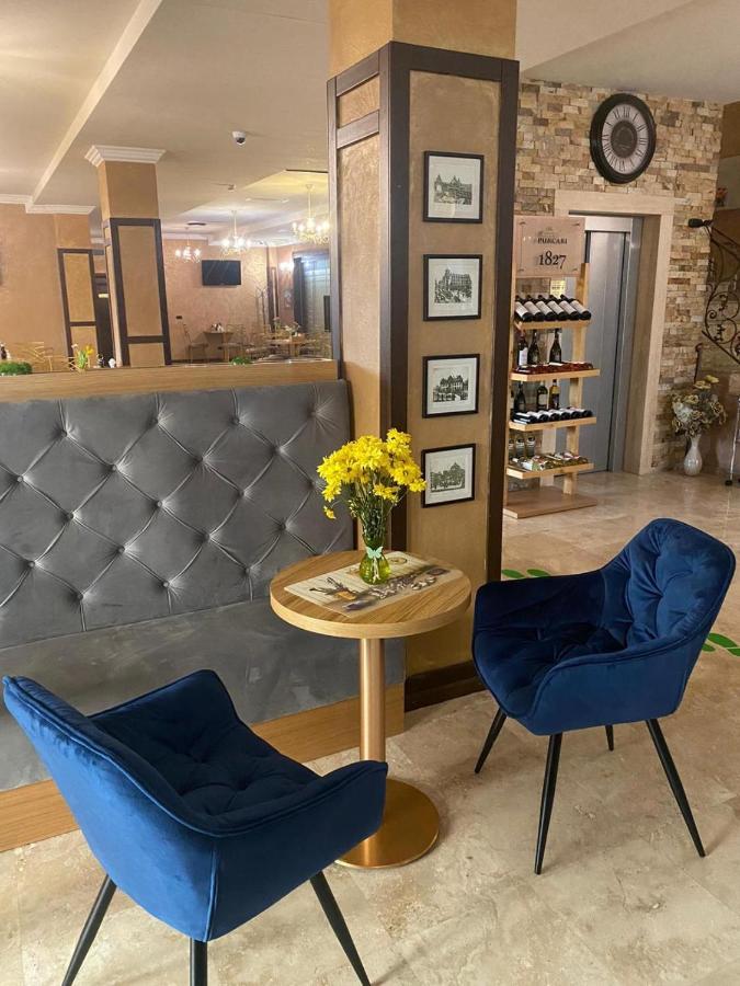 Hotel Yarus Plus Ploieşti Extérieur photo