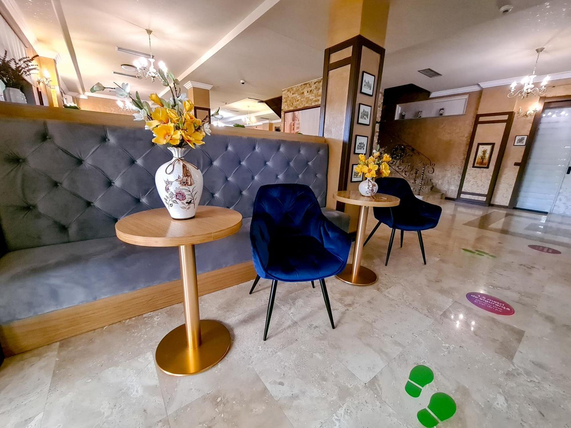 Hotel Yarus Plus Ploieşti Extérieur photo