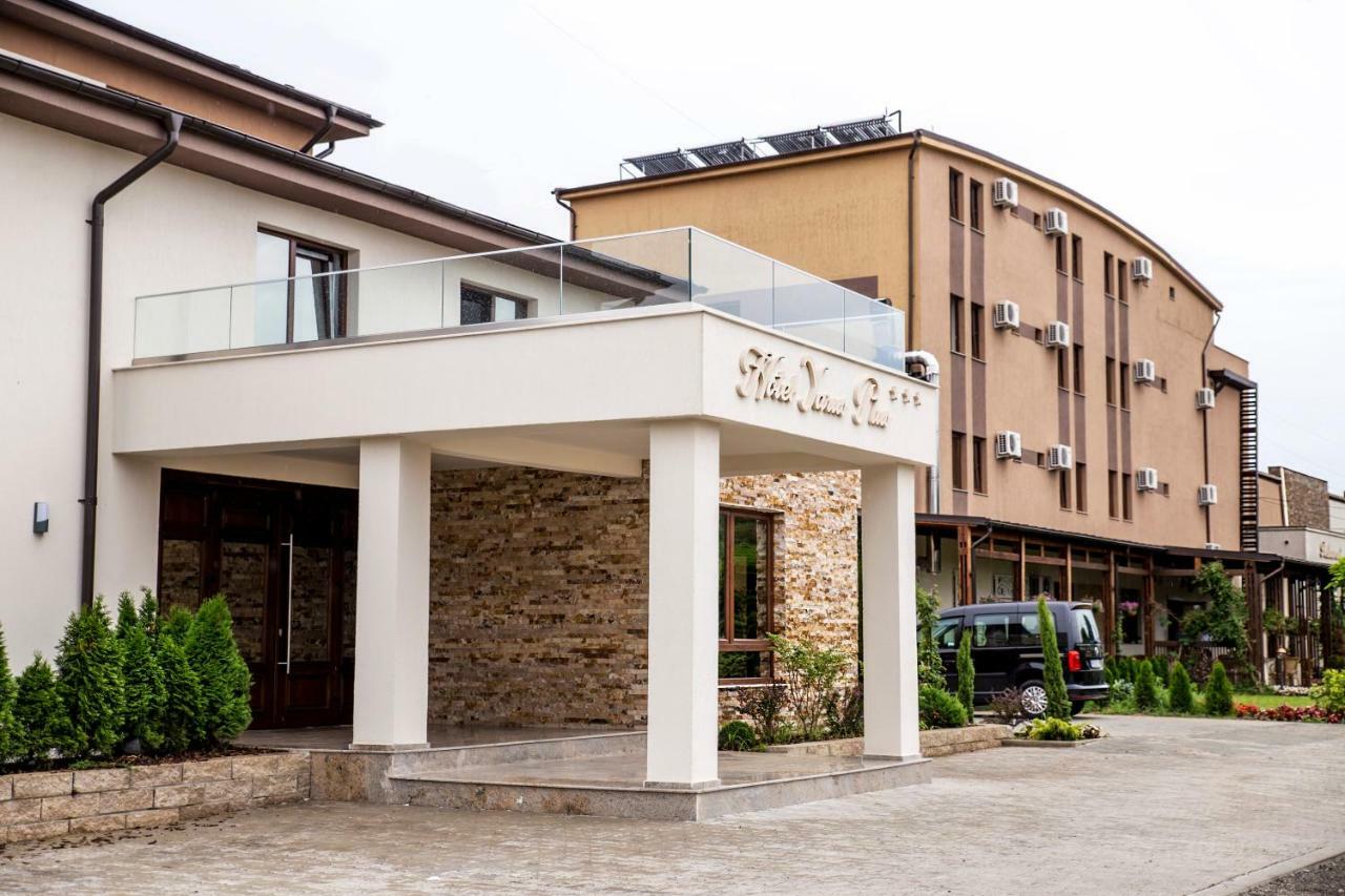 Hotel Yarus Plus Ploieşti Extérieur photo