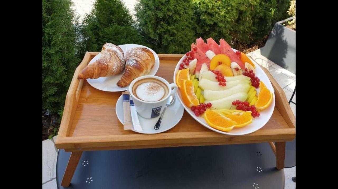 Hotel Yarus Plus Ploieşti Extérieur photo
