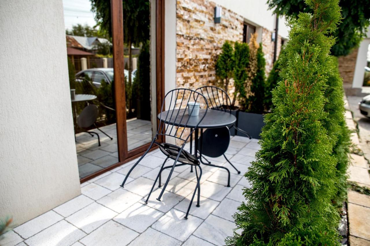 Hotel Yarus Plus Ploieşti Extérieur photo