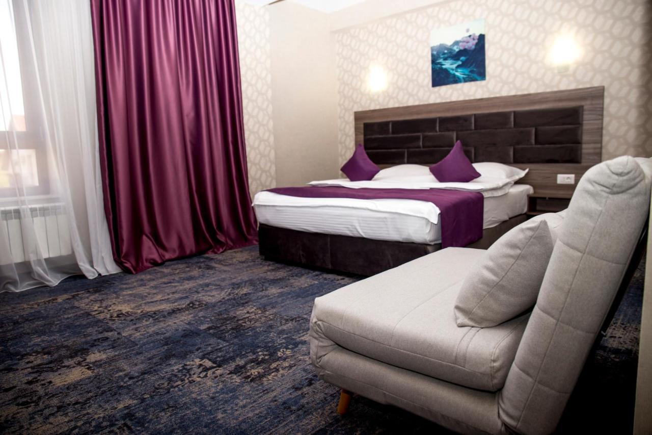 Hotel Yarus Plus Ploieşti Extérieur photo