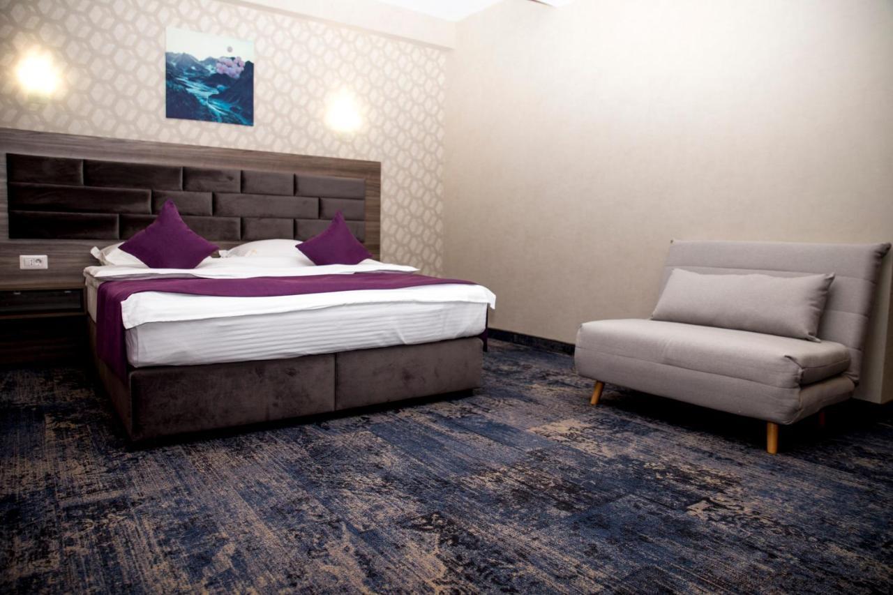 Hotel Yarus Plus Ploieşti Extérieur photo