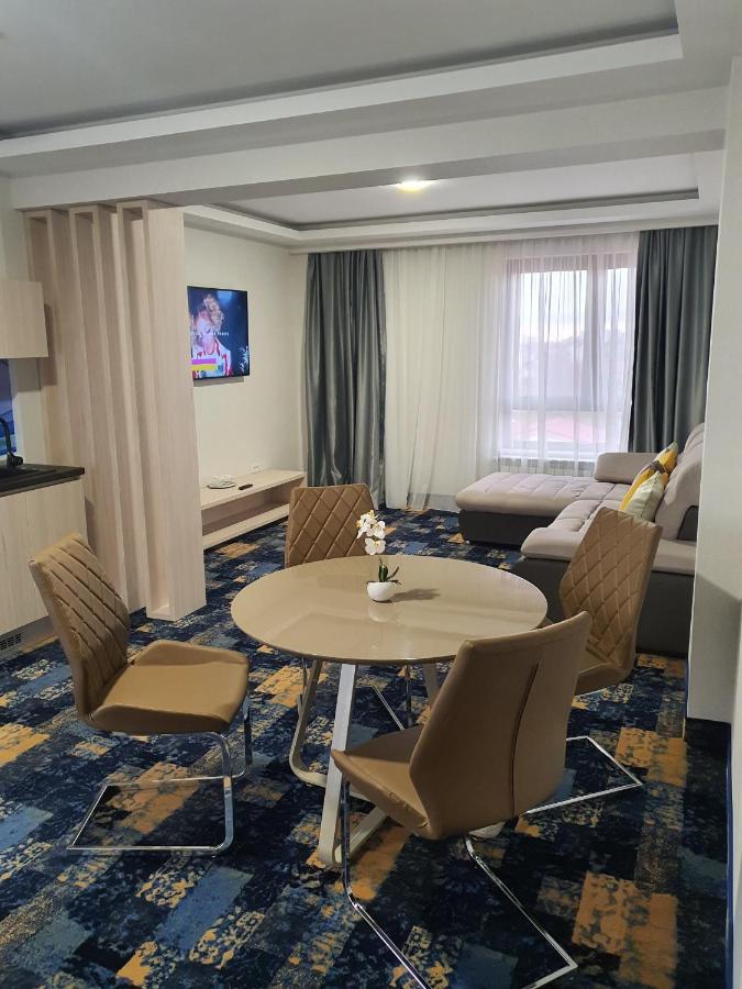 Hotel Yarus Plus Ploieşti Extérieur photo